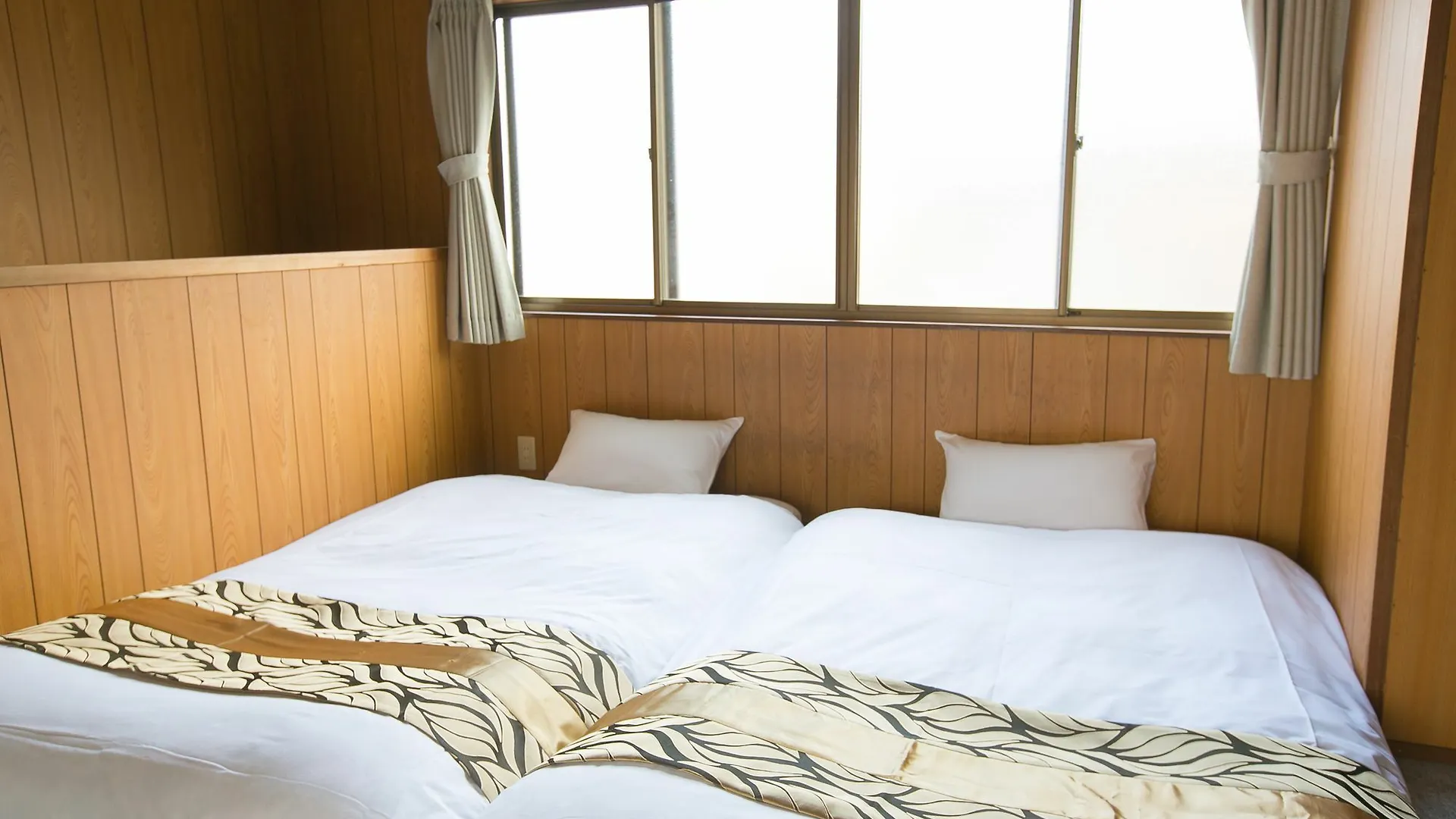 Willa Nishi Kyoto Five-Storied Pagonda 0*,  Japonia